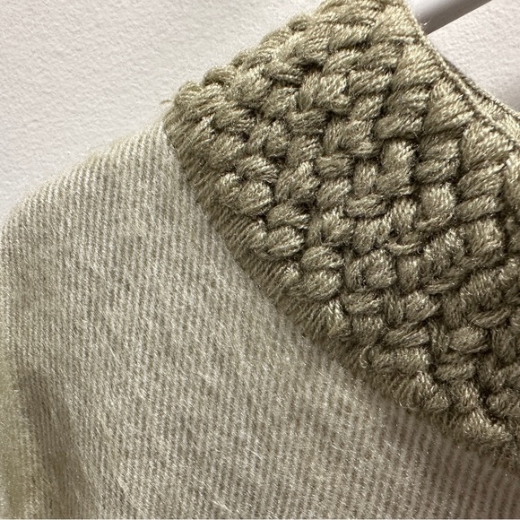 GOLDEN COLOR BABY ALPACA WOOL CAPE PONCHO WRAP SHAWL COAT HANDMADE IN ECUADOR - Picture 3 of 8